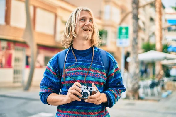 Young Scandinavian Tourist Man Smiling Happy City — Stock Photo, Image