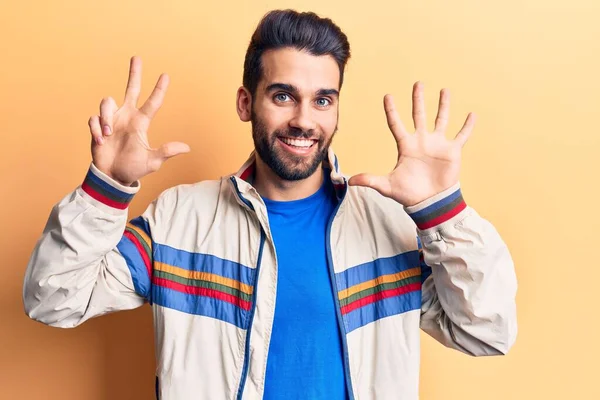 Homem Bonito Jovem Com Barba Vestindo Jaqueta Casual Mostrando Apontando — Fotografia de Stock