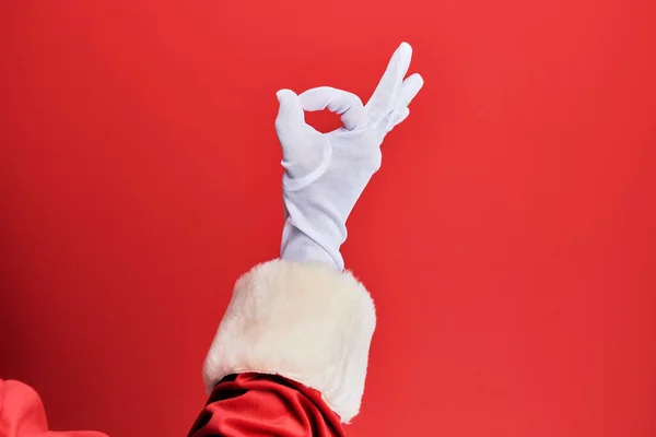 Mano Hombre Con Traje Santa Claus Guantes Sobre Fondo Rojo —  Fotos de Stock