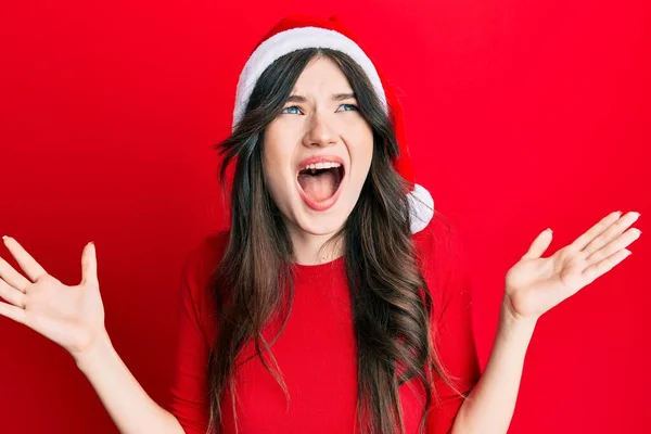 Young Beautiful Caucasian Girl Wearing Christmas Hat Crazy Mad Shouting — Foto Stock