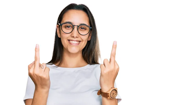 Young Hispanic Woman Wearing Casual White Shirt Showing Middle Finger — 스톡 사진