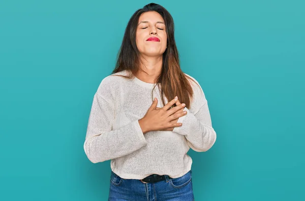 Beautiful Hispanic Woman Wearing Casual Sweater Smiling Hands Chest Closed — Stock fotografie