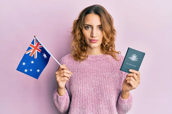 Joven Mujer Caucásica Sosteniendo Bandera Australiana Pasaporte Relajado Con Expresión —  Fotos de Stock