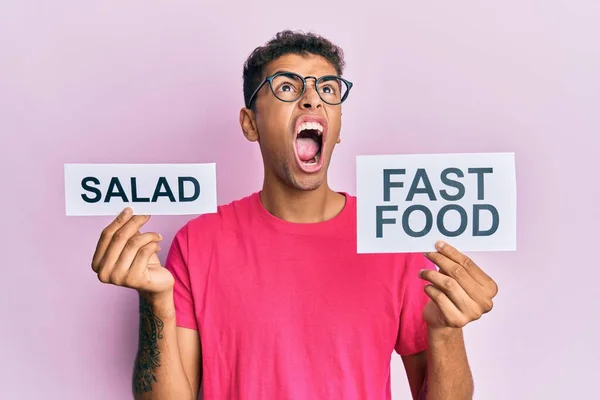 Junger Gutaussehender Afrikanisch Amerikanischer Mann Der Salat Und Fast Food — Stockfoto