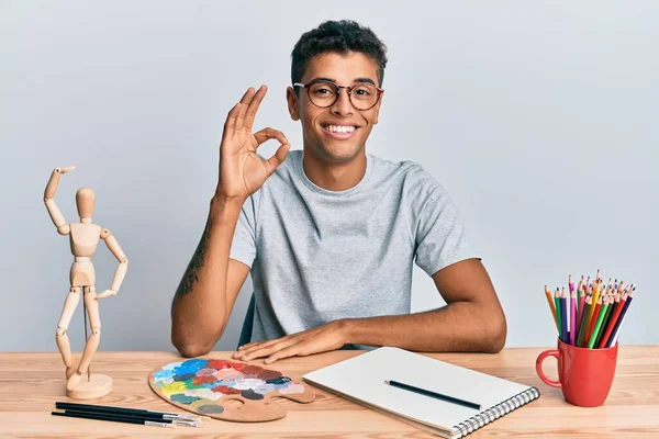 Ung Vacker Afrikansk Amerikansk Man Målare Sitter Palett Och Konst — Stockfoto