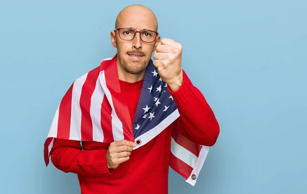 Bald Man Beard Wrapped United States Flag Annoyed Frustrated Shouting — Stockfoto