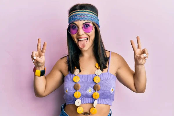 Young Brunette Woman Wearing Bohemian Hippie Style Doing Peace Symbol —  Fotos de Stock