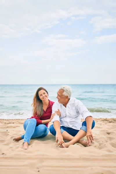 Middle Age Hispanic Couple Smiling Happy Hugging Sitting Beach — Stock Photo, Image