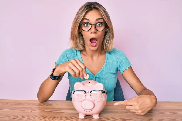 Beautiful Caucasian Woman Holding Piggy Bank Glasses Afraid Shocked Surprise — Stock Photo, Image