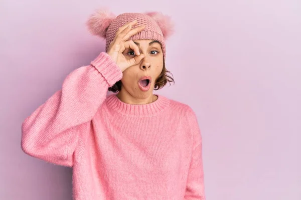 Young Brunette Woman Wearing Cute Wool Cap Doing Gesture Shocked — Stock Photo, Image