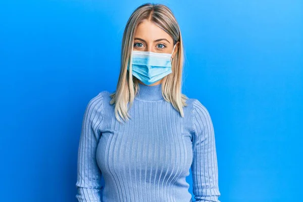 Beautiful Blonde Woman Wearing Covid Medical Mask Looking Positive Happy — Stock Photo, Image