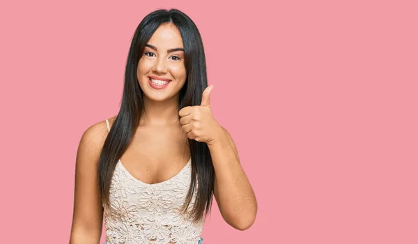 Young Beautiful Hispanic Girl Wearing Casual Clothes Smiling Happy Positive —  Fotos de Stock