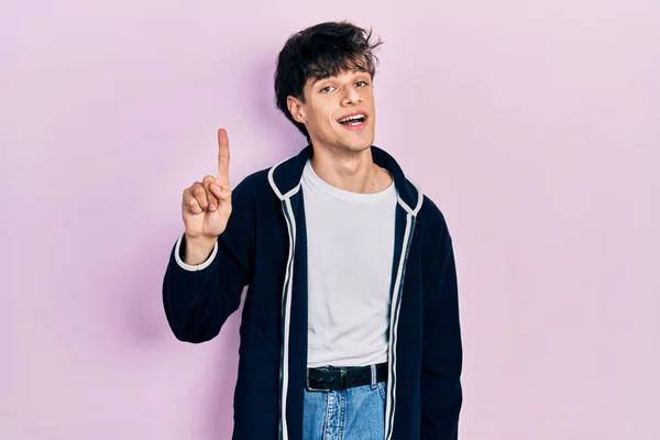 Hombre Joven Hipster Guapo Con Camiseta Blanca Casual Sudadera Sonriendo — Foto de Stock