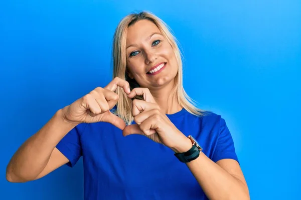 Mulher Caucasiana Meia Idade Vestindo Camisa Azul Casual Sorrindo Amor — Fotografia de Stock