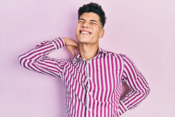 Jonge Latijns Amerikaanse Man Die Casual Kleren Draagt Die Lijden — Stockfoto