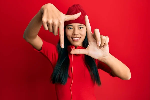 Young Chinese Woman Listening Music Using Headphones Smiling Making Frame — Stock Photo, Image