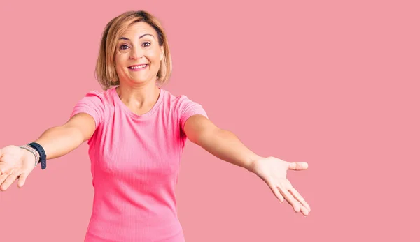 Young Blonde Woman Wearing Sportswear Looking Camera Smiling Open Arms — Stock Photo, Image