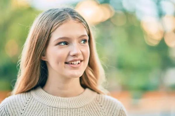 Bella Adolescente Caucasico Sorridente Felice Piedi Alla Città — Foto Stock