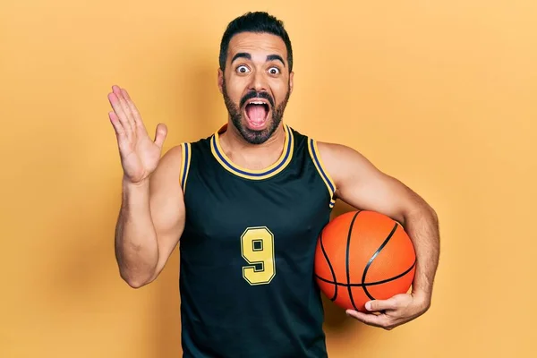 Handsome Hispanic Man Beard Holding Basketball Ball Celebrating Victory Happy — Stok fotoğraf