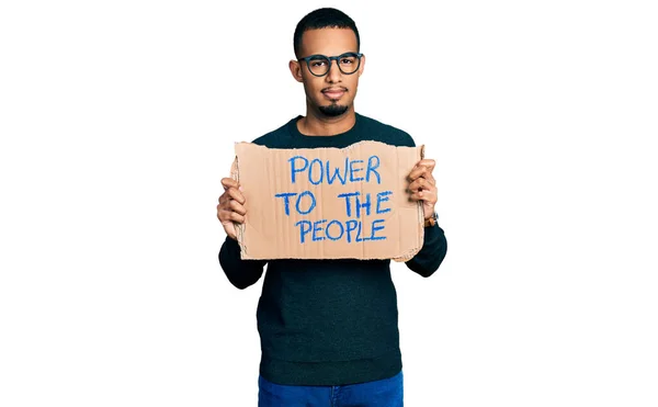 Jeune Homme Afro Américain Tenant Pouvoir Bannière Peuple Détendu Avec — Photo
