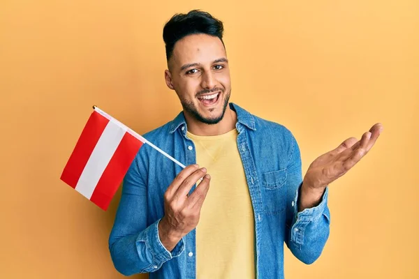 Ung Arabisk Man Håller Strupen Flagga Firar Prestation Med Glada — Stockfoto