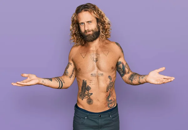 Handsome Man Beard Long Hair Standing Shirtless Showing Tattoos Clueless — Stock Photo, Image