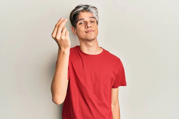 Mladý Hispánec Nosit Ležérní Oblečení Dělá Italská Gesta Rukou Prsty — Stock fotografie