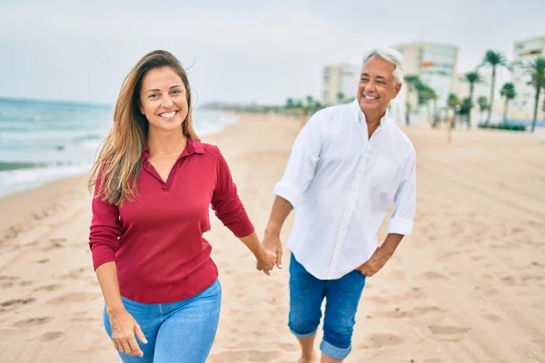 Pareja Hispana Mediana Edad Sonriendo Feliz Caminando Playa —  Fotos de Stock