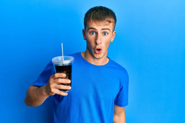 Young Caucasian Man Drinking Glass Soda Beverage Scared Amazed Open — Stock Photo, Image