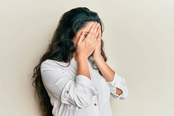 Mulher Bonita Oriente Médio Vestindo Roupas Casuais Com Expressão Triste — Fotografia de Stock