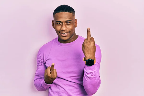 Young Black Man Wearing Casual Pink Sweater Showing Middle Finger — Photo