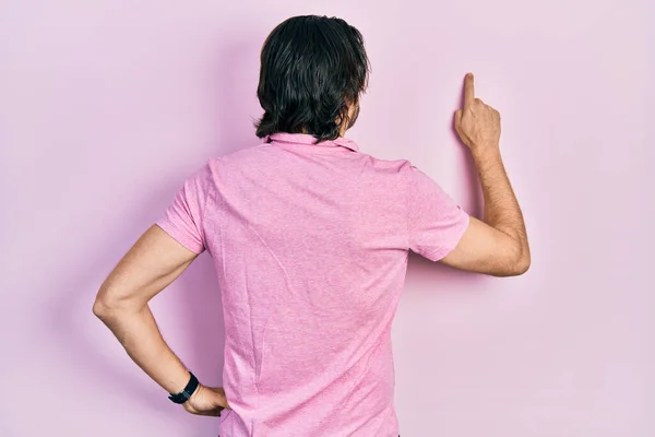 Hombre Caucásico Mediana Edad Con Camiseta Blanca Casual Posando Hacia —  Fotos de Stock