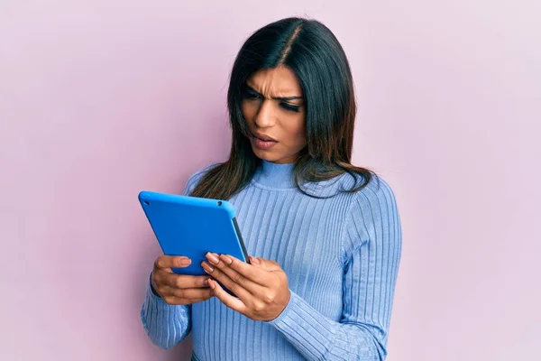 Young Latin Transsexual Transgender Woman Using Touchpad Device Shock Face — Stock Photo, Image