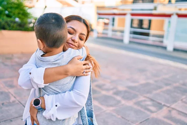 Adorable Latin Mother Son Smiling Happy Hugging City — Stock Photo, Image