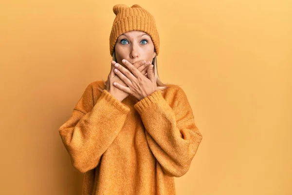 Middle Age Caucasian Woman Wearing Wool Winter Sweater Hat Shocked — Stock Photo, Image