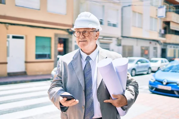 Senior Grey Haired Architect Man Holding Blueprints Using Smartphone Street — Stock Photo, Image