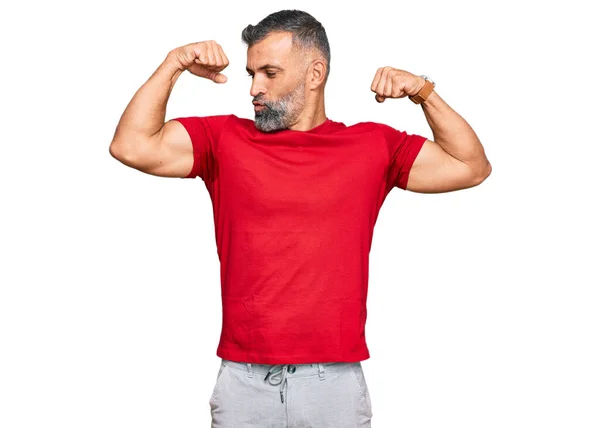 Homem Bonito Meia Idade Vestindo Roupas Casuais Mostrando Músculos Dos — Fotografia de Stock