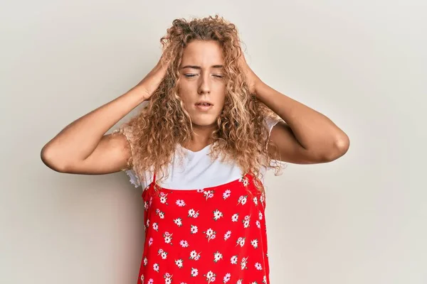 Beautiful Caucasian Teenager Girl Wearing Red Summer Dress Suffering Headache — Stock Photo, Image