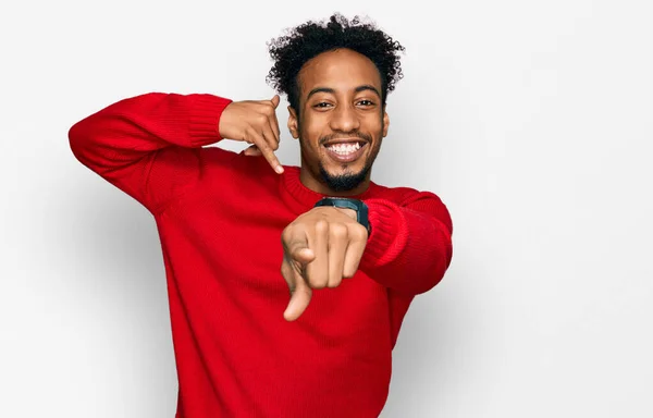 Jovem Afro Americano Com Barba Vestindo Camisola Inverno Casual Sorrindo — Fotografia de Stock