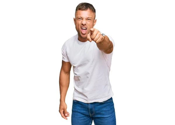 Hombre Musculoso Guapo Con Camiseta Blanca Casual Señalando Disgustado Frustrado —  Fotos de Stock