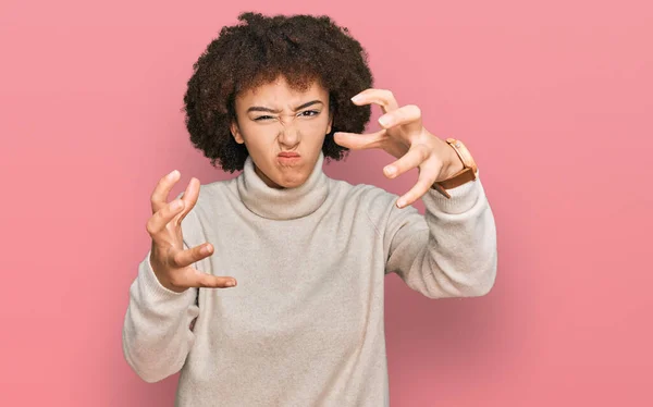 Young Hispanic Girl Wearing Wool Winter Sweater Shouting Frustrated Rage — 图库照片