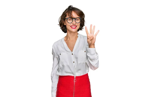 Mladá Hispánská Žena Obchodním Stylu Brýle Ukazující Ukazující Prsty Číslo — Stock fotografie