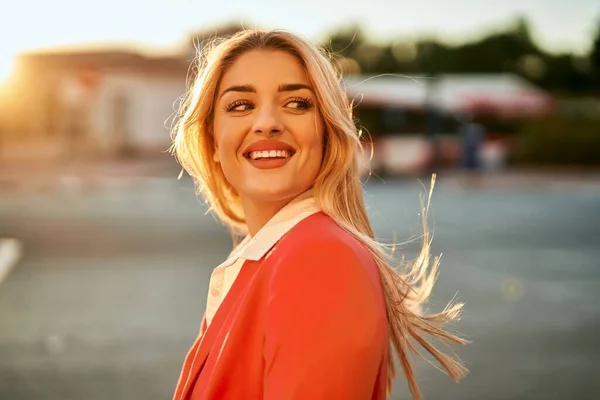 Young Blonde Businesswoman Smiling Happy Standing City — Stock Photo, Image