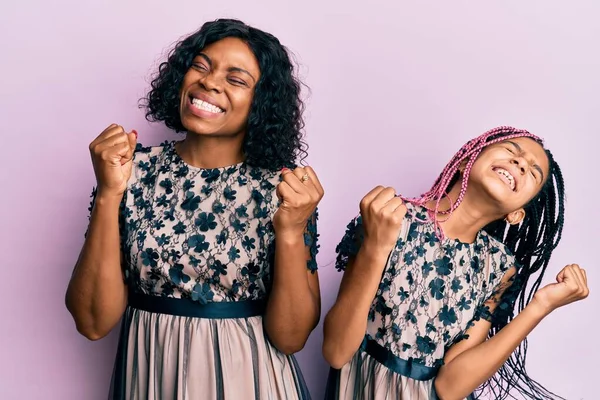Güzel Afro Amerikan Anne Kızı Seksi Parti Elbisesi Giyiyorlar Çok — Stok fotoğraf
