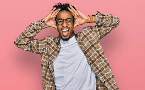 Giovane Uomo Afro Americano Con Barba Indossando Abiti Casual Occhiali — Foto Stock