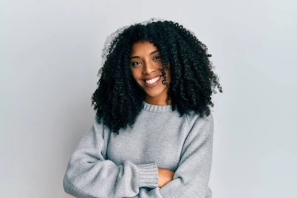 Mujer Afroamericana Con Pelo Afro Vistiendo Suéter Casual Invierno Cara —  Fotos de Stock