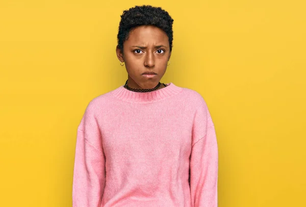 Jovem Afro Americana Vestindo Roupas Casuais Cético Nervoso Franzindo Testa — Fotografia de Stock