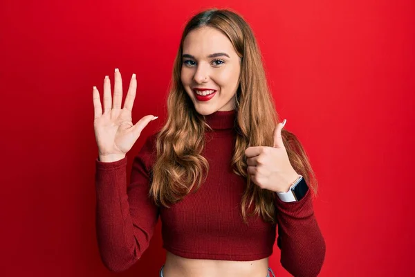 Junge Blonde Frau Trägt Rollkragenpullover Und Zeigt Mit Finger Nummer — Stockfoto