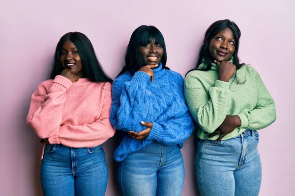 Trois Jeunes Amis Afro Américains Portant Pull Hiver Laine Avec — Photo