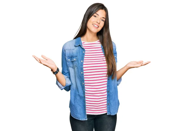 Young Brunette Woman Wearing Casual Clothes Smiling Showing Both Hands — Stock Photo, Image